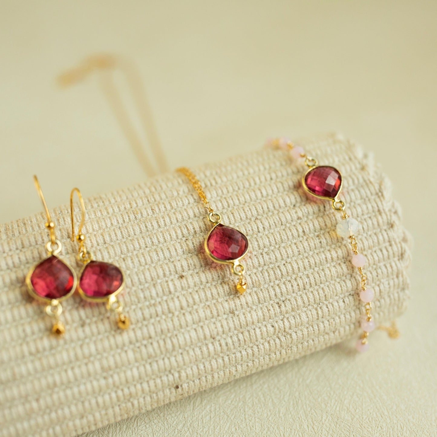 Ballet Bracelet – Heart-Cut Gemstone, 14k Gold Plated